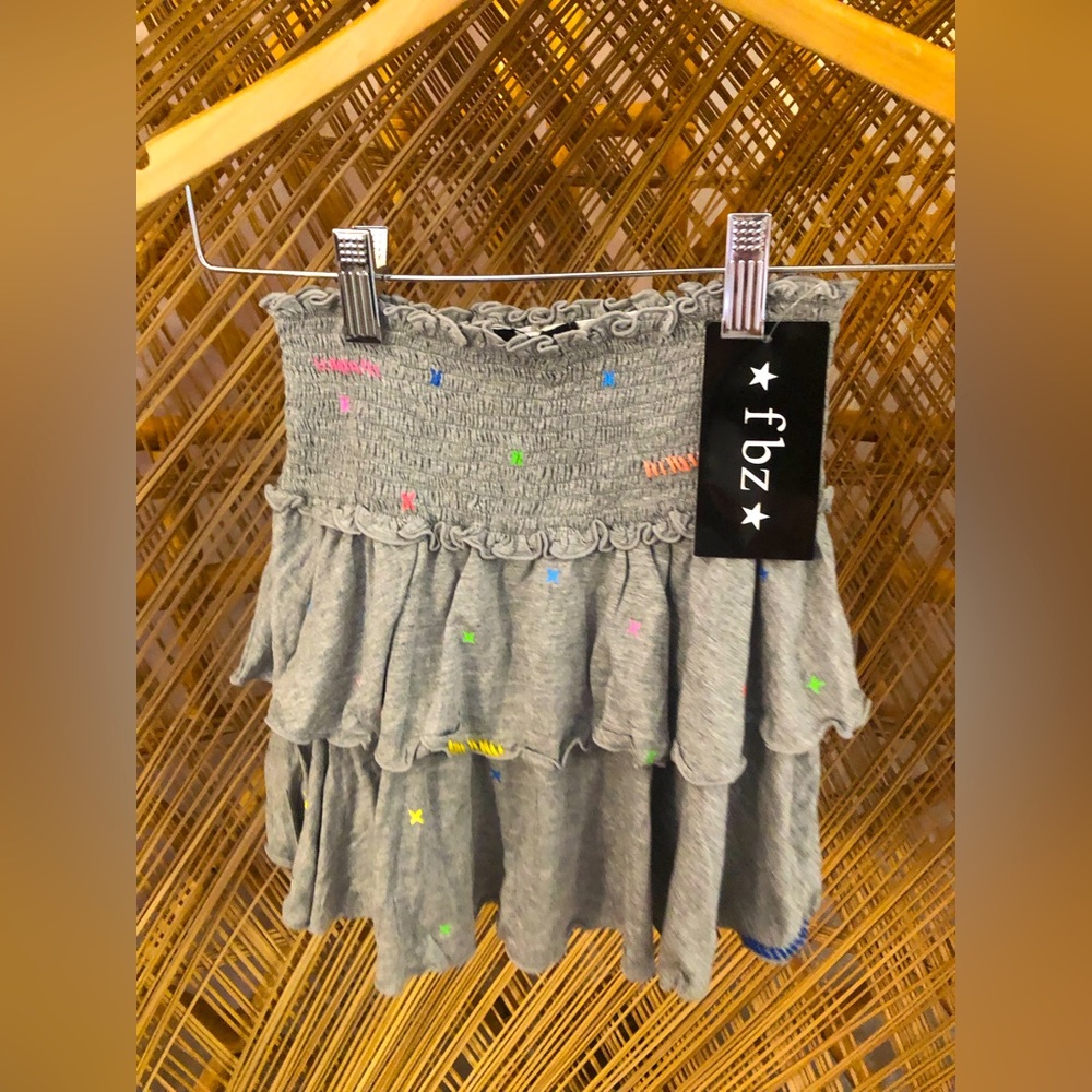 FOWERS BY ZOE grey skirt with embroidery size M